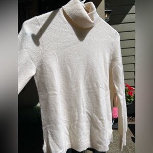 J.crew XS ivory cashmere turtleneck with side slits. Great condition!